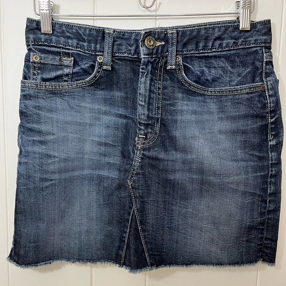 GAP Dresses & Skirts - Gap Mini Skirt Women Size 6 / 28 Denim Jean SKirt with Frayed Raw Hem Dark Wash